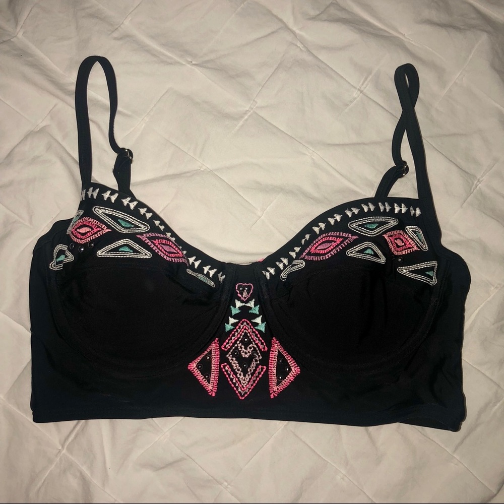 Pattern bikini top